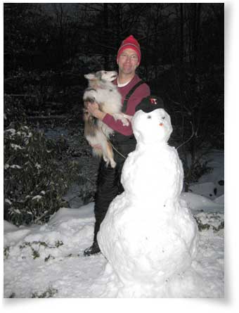 Former AARC President Garry Kauffman, ever the AARC supporter, makes sure his snowman is one too. That's Griffin (his 14 year old Sheltie) with him.